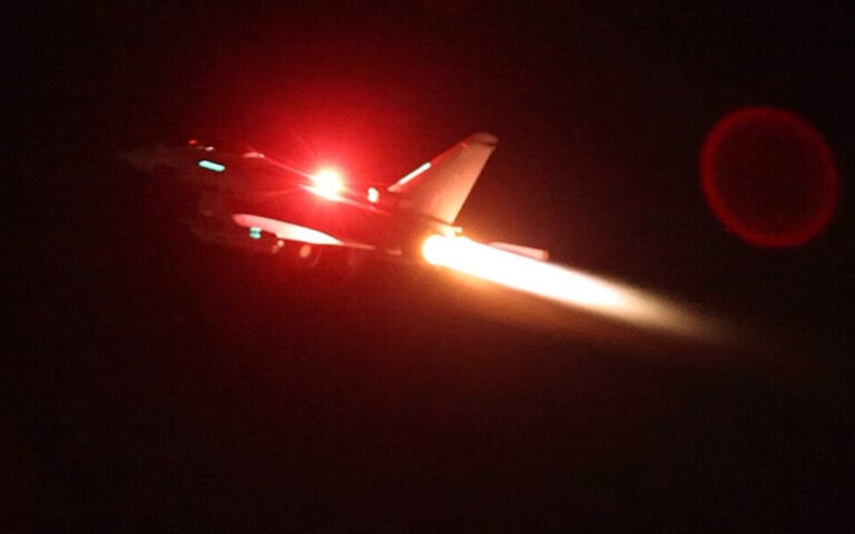 Μαχητικά αεροσκάφη των ΗΠΑ και του Ηνωμένου Βασιλείου χτύπησαν ξανά στην Υεμένη