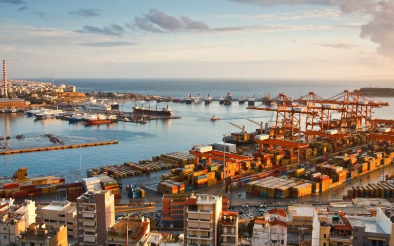 Θύμα της κρίσης στο Σουέζ και το λιμάνι του Πειραιά