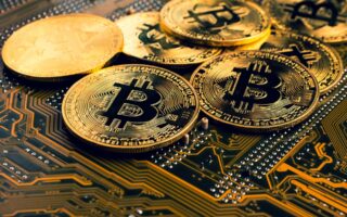 Νέο ρεκόρ για το bitcoin – Πάνω από 71.000 δολάρια