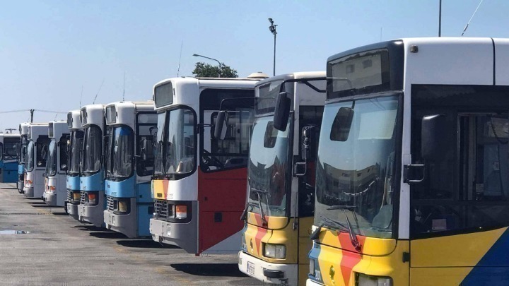 ΟΑΣΘ: «Πιάνουν τιμόνι» οι 150 νέοι οδηγοί- Την άνοιξη τα ηλεκτρικά λεωφορεία
