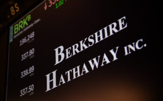 Berkshire Hathaway: Άλμα 28% των λειτουργικών κερδών στο τέταρτο τρίμηνο