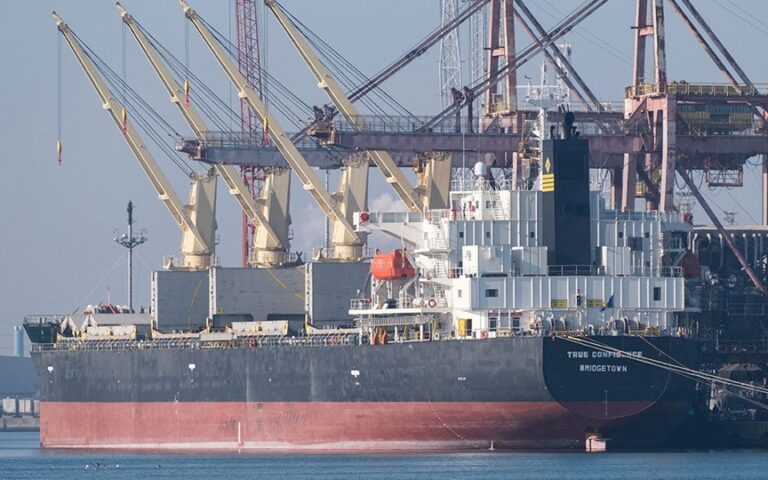 Υεμένη: Επίθεση σε πλοίο υπό ελληνική διαχείριση – Αναφορές για αγνοούμενους και τραυματίες