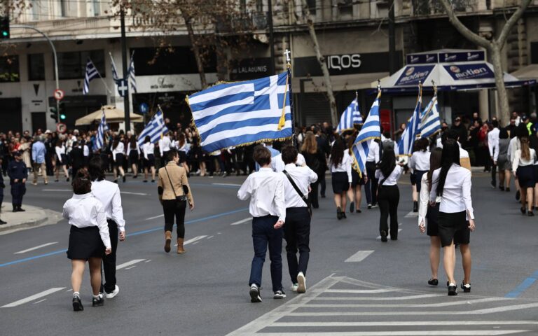 25η Μαρτίου: Ξεκίνησε η μαθητική παρέλαση στην Αθήνα – Ποιοι δρόμοι είναι κλειστοί
