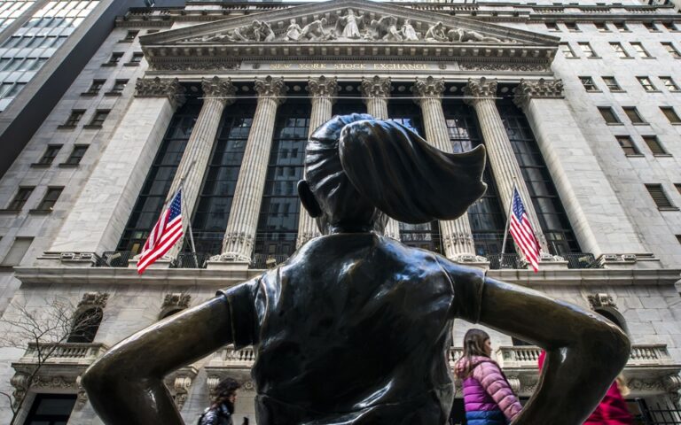 Wall Street: Ευχαριστημένη η αγορά με τα σταθερά επιτόκια
