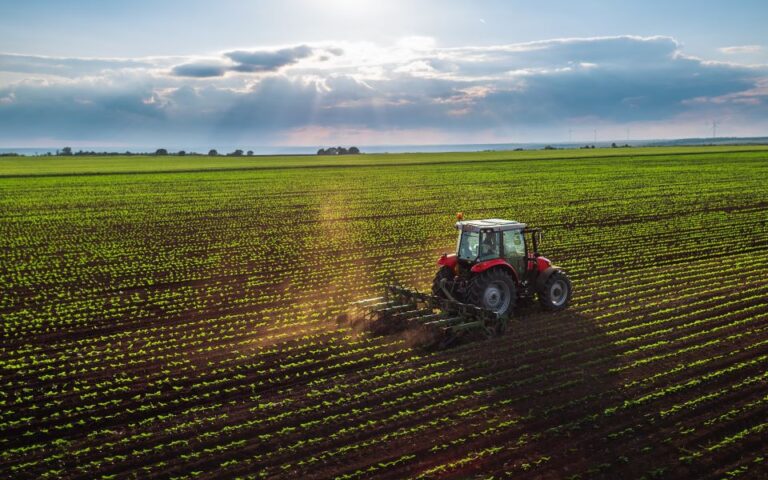Σε ΦΕΚ η ρύθμιση μείωσης του ενεργειακού κόστους για αγρότες και βιομηχανία