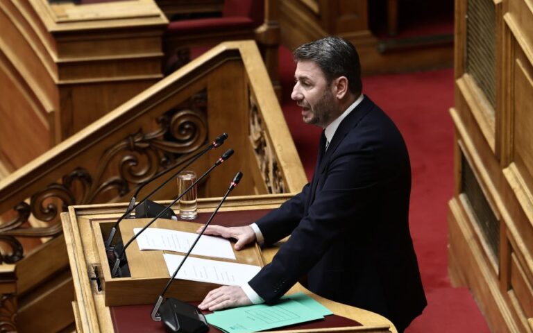 Βουλή: Κατατέθηκε η πρόταση δυσπιστίας από τον Νίκο Ανδρουλάκη