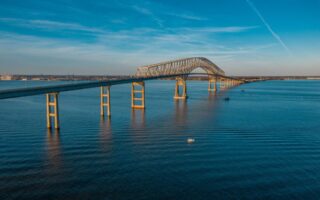 Μπάιντεν:  Η κυβέρνηση θα πληρώσει το κόστος για την ανακατασκευή της γέφυρας