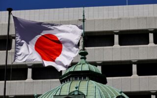 Ιαπωνία: Στα χαμηλά 34 ετών πέφτει το γιεν