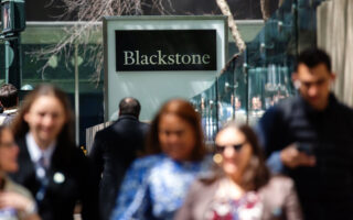 Η Blackstone πωλεί αποθήκες αξίας 1 δισ. δολαρίων στην Rexford