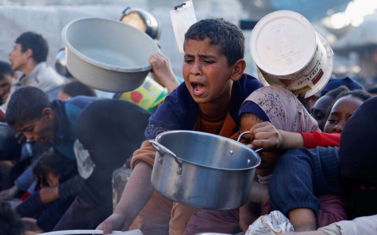 Γάζα: Το Ισραήλ θα επιτρέψει «προσωρινά» παραδόσεις βοήθειας μέσω Έρετς
