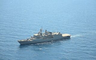 Ερυθρά Θάλασσα: Πρώτη εμπλοκή για τη φρεγάτα «Yδρα» – Aνοιξε πυρ κατά δύο UAVs