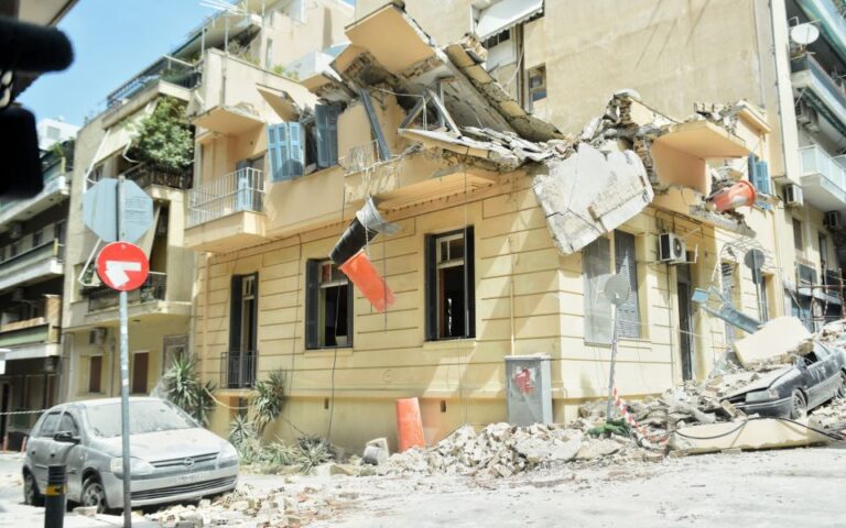 9 συλλήψεις για την κατάρρευση κτιρίου στον Πειραιά με νεκρό αστυνομικό