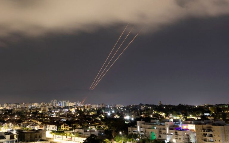 Αναχαιτίστηκε η ιρανική επίθεση, ετοιμάζει «απάντηση» το Ισραήλ