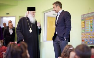 Κυρ. Μητσοτάκης – Ιερώνυμος: Μήνυμα «συνεργασίας» από το Δήλεσι