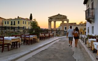 Η κλιματική αλλαγή αλλάζει τον τουρισμό – Ένας μήνας λιγότερος με τραπεζάκια έξω στην Ελλάδα