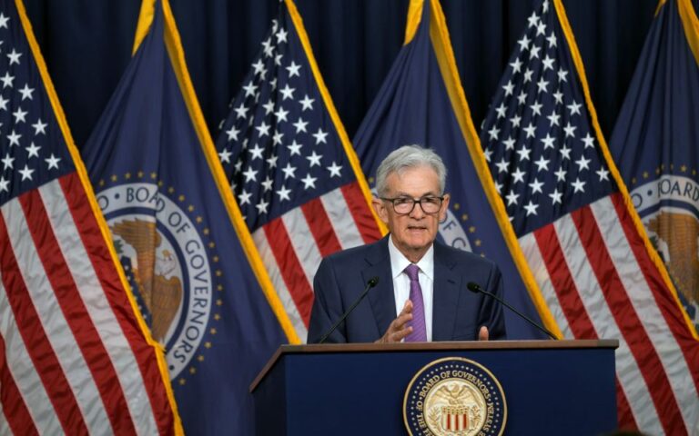 Powell: Αποκλείει αύξηση επιτοκίων, αλλά οι μειώσεις αργούν
